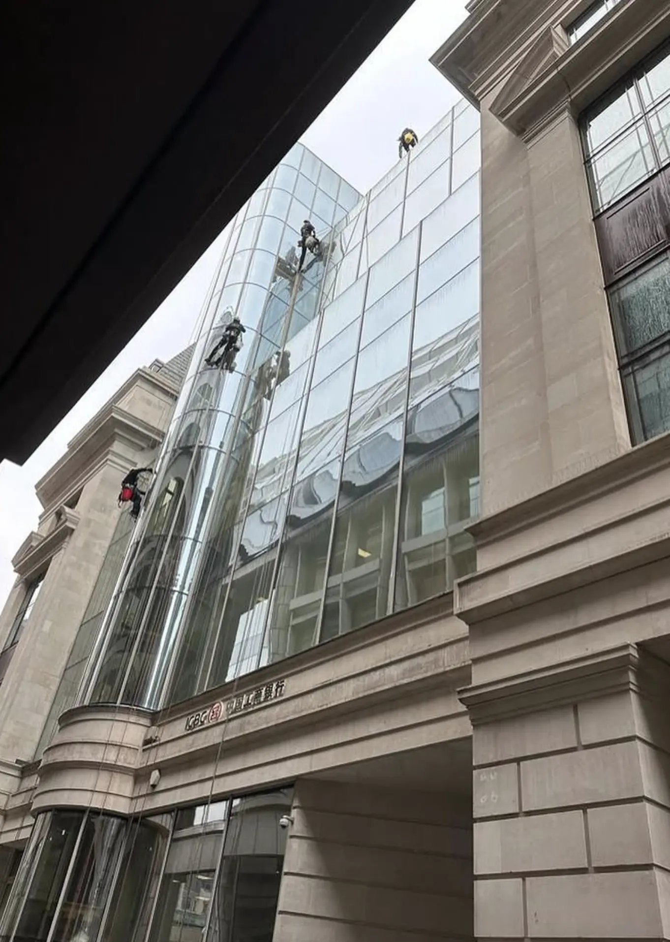 risks of window cleaning